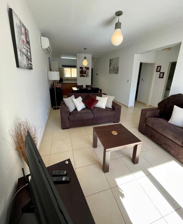 109 Queens Gardens, Paphos Daire Dış mekan fotoğraf